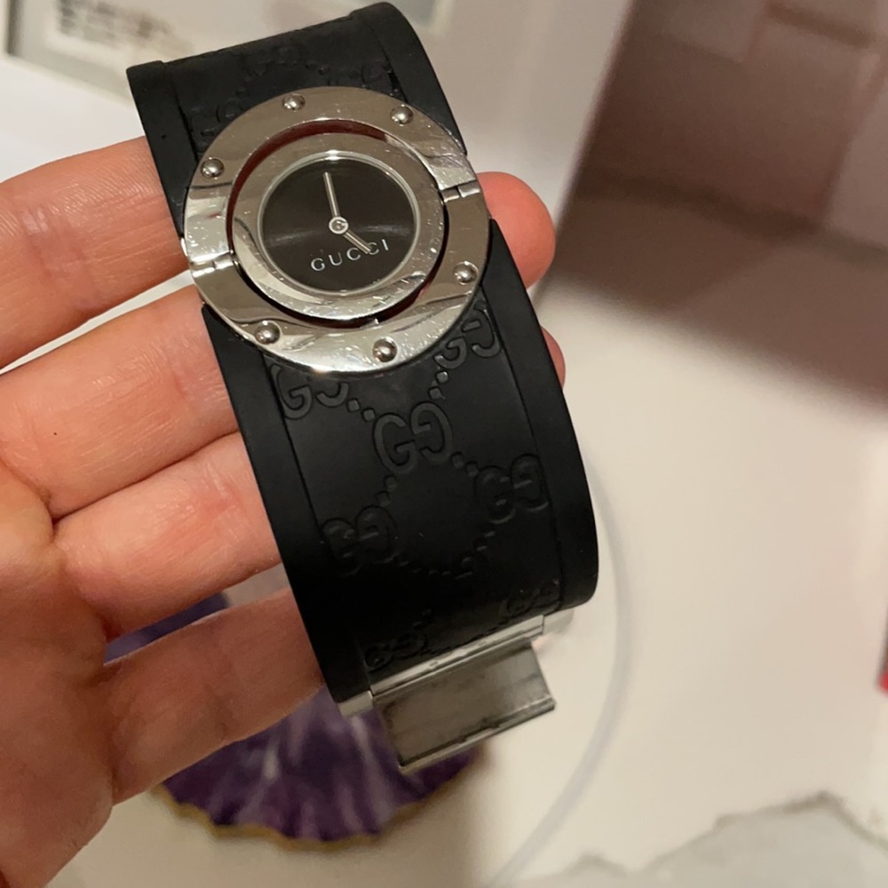 Gucci women’s watch Stainless steel Blue rubber wrist band Swiss made waterproof - Picture 4 of 8
